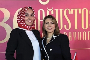 İstanbul Valimiz Sayın Davut Gül ve kıymetli eşi Gülden Gül Hanımefendinin nazik davetleri ile 30 Ağustos Zafer Bayramı’mızı büyük bir coşkuyla kutladık.